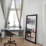 Апартаменти Close